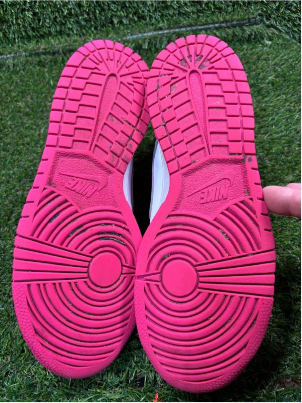 Girls Nike Dunk Low Sneakers White and Pink Size 7 (Big Girl) #1047